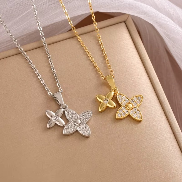 Luxury 18KT  Gold Crystal Clover Charm Necklace - Picture 4 of 5